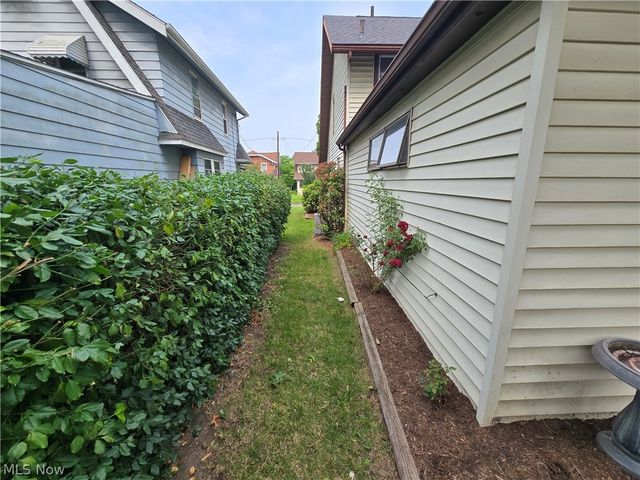 1043 Oakland Avenue, Akron, OH 44310