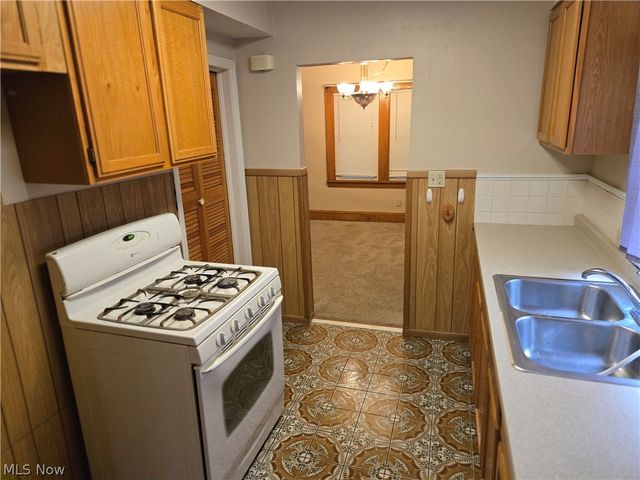 1043 Oakland Avenue, Akron, OH 44310