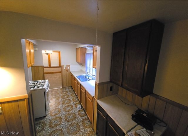 1043 Oakland Avenue, Akron, OH 44310