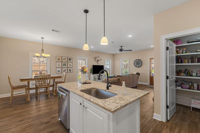 28 E Andover, Hattiesburg, MS 39402