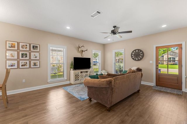 28 E Andover, Hattiesburg, MS 39402