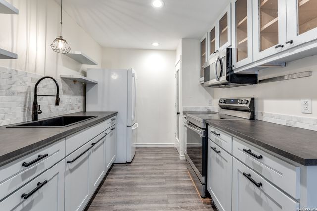 3335 Stone Cave, San Antonio, TX 78247