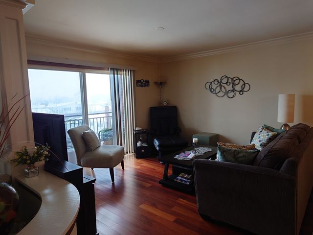 8650 N Shermer Road 306, Niles, IL 60714