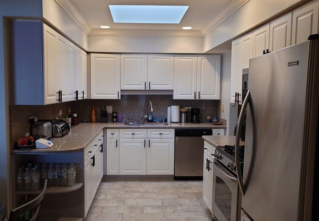 8650 N Shermer Road 306, Niles, IL 60714