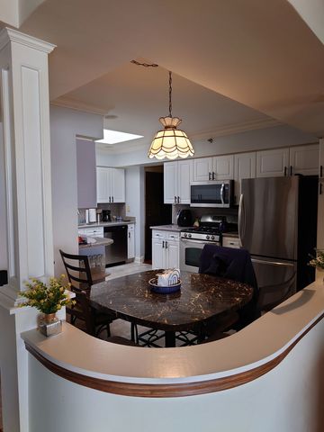 8650 N Shermer Road 306, Niles, IL 60714