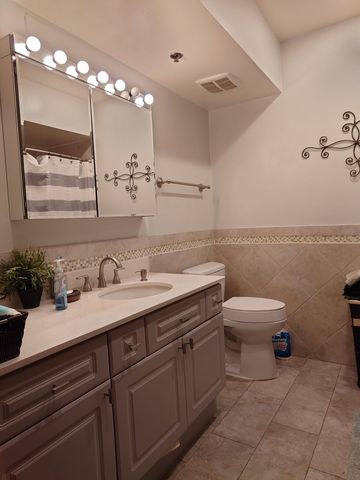 8650 N Shermer Road 306, Niles, IL 60714