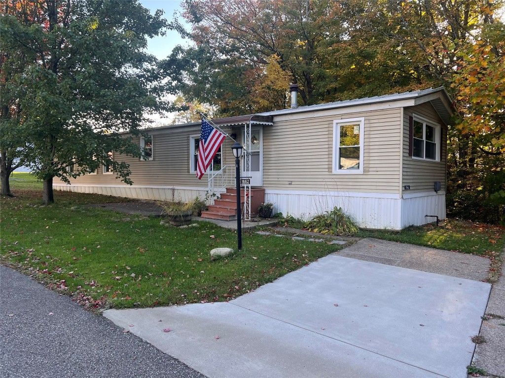 1662 GLENHAVEN Lane, Erie, PA 16509