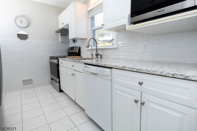 35 Cedar Terrace, Jefferson Twp., NJ 07885