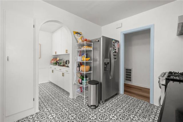 915 S Wooster, Los Angeles, CA 90035