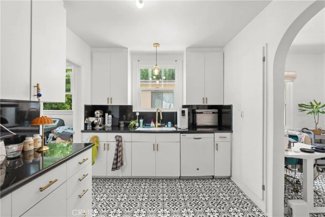915 S Wooster, Los Angeles, CA 90035
