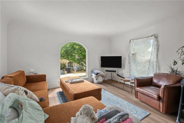 915 S Wooster, Los Angeles, CA 90035