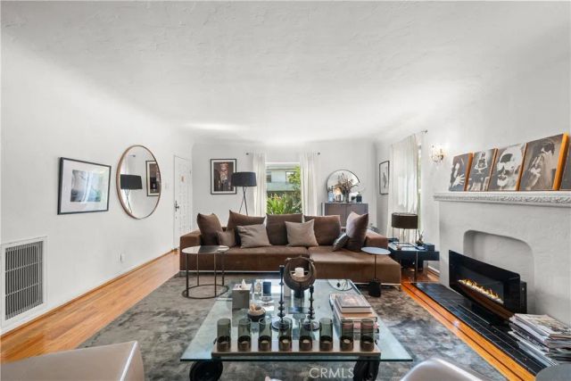 915 S Wooster, Los Angeles, CA 90035