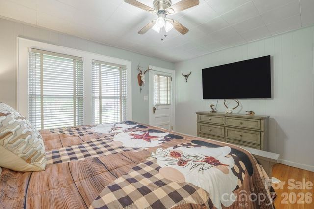 5588 River Bend Road, Claremont, NC 28610