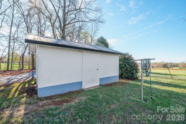 5588 River Bend Road, Claremont, NC 28610