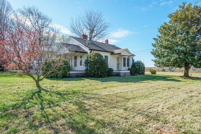 5588 River Bend Road, Claremont, NC 28610