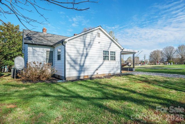 5588 River Bend Road, Claremont, NC 28610