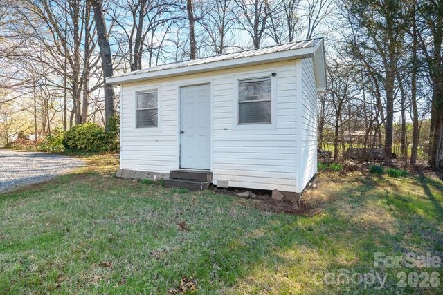 5588 River Bend Road, Claremont, NC 28610