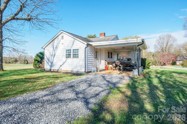 5588 River Bend Road, Claremont, NC 28610