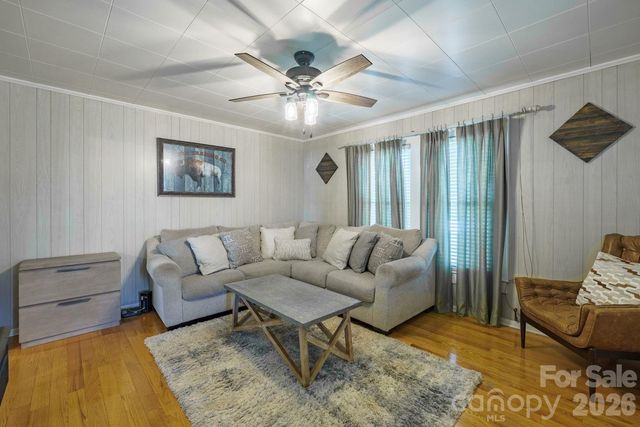 5588 River Bend Road, Claremont, NC 28610