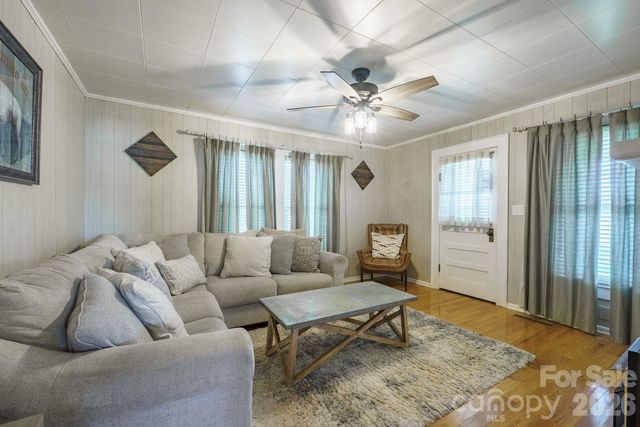 5588 River Bend Road, Claremont, NC 28610