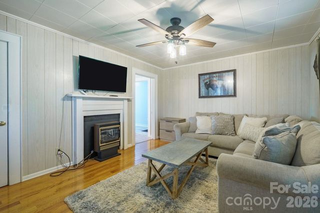 5588 River Bend Road, Claremont, NC 28610