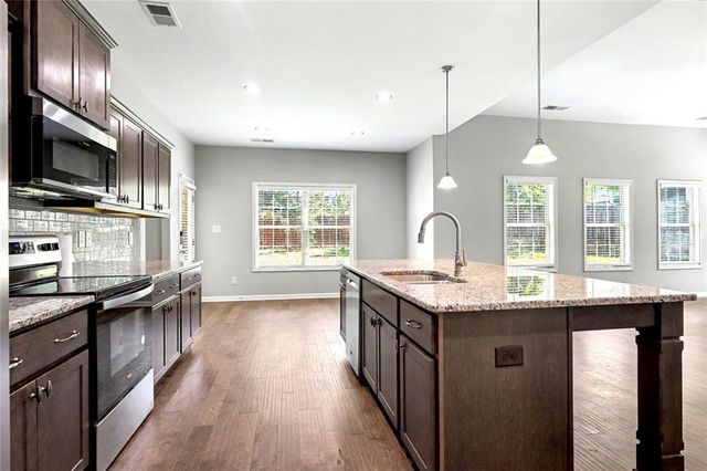 12 alabama Avenue, Sharpsburg, GA 30277