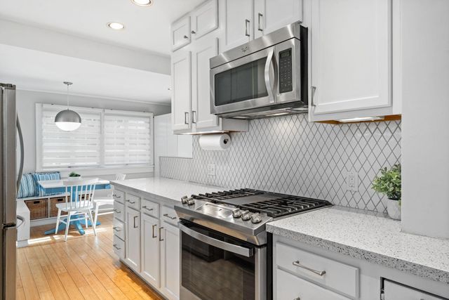 2548 17th Avenue E, North Saint Paul, MN 55109