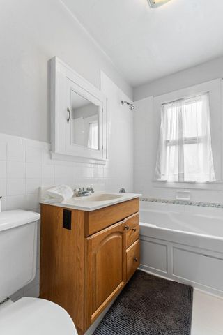 2548 17th Avenue E, North Saint Paul, MN 55109