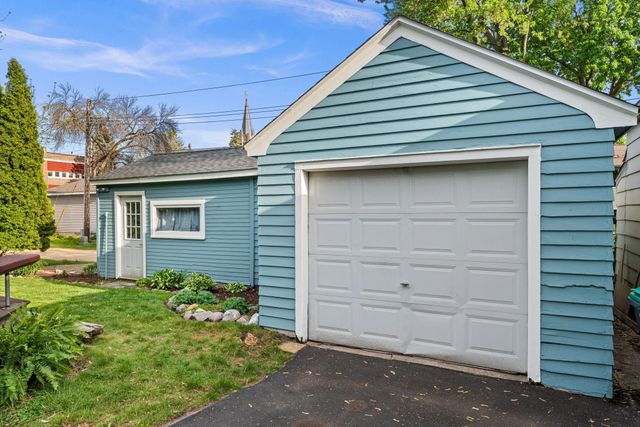 2548 17th Avenue E, North Saint Paul, MN 55109