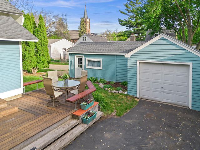 2548 17th Avenue E, North Saint Paul, MN 55109