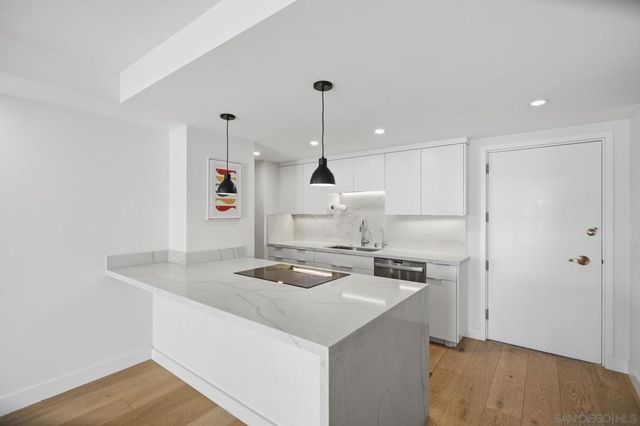 1760 Avenida Del Mundo 801, Coronado, CA 92118