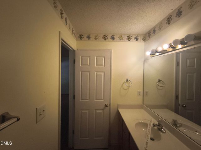 9 Crystal Oaks Court, Durham, NC 27707