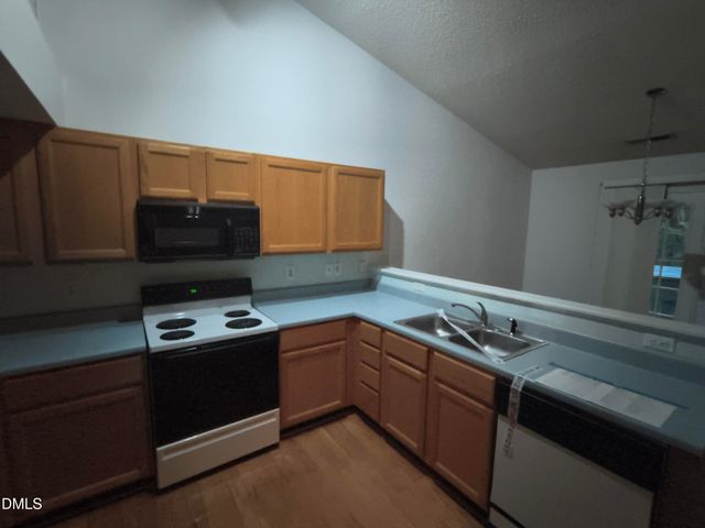 9 Crystal Oaks Court, Durham, NC 27707