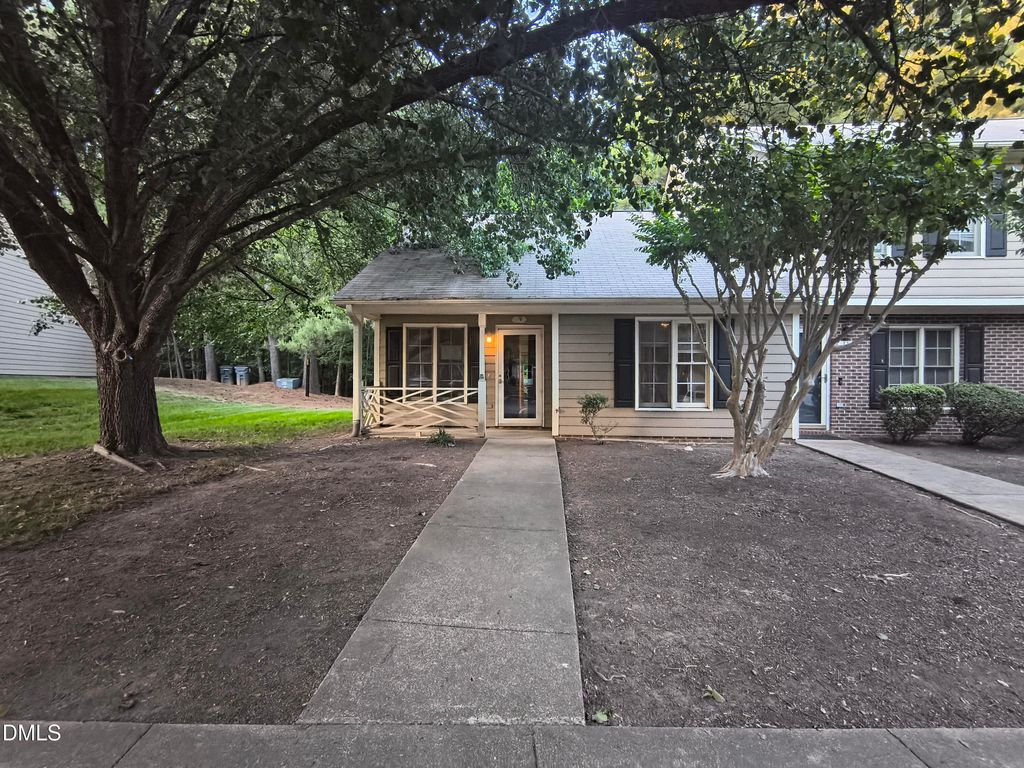 9 Crystal Oaks Court, Durham, NC 27707