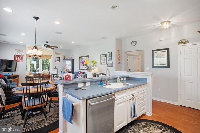 10 HARBOR PL, Barnegat, NJ 08005