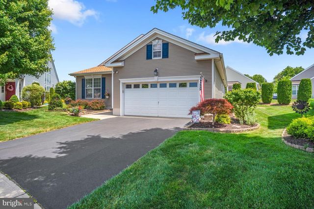 10 HARBOR PL, Barnegat, NJ 08005