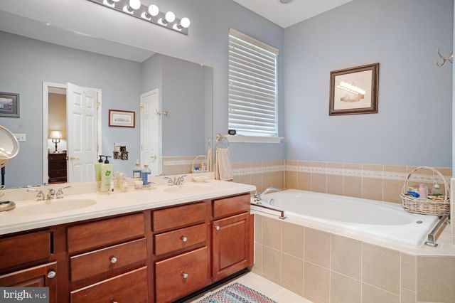 10 HARBOR PL, Barnegat, NJ 08005