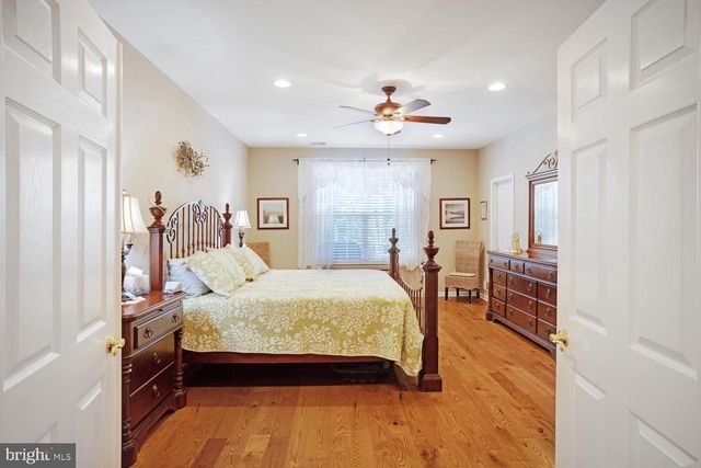 10 HARBOR PL, Barnegat, NJ 08005