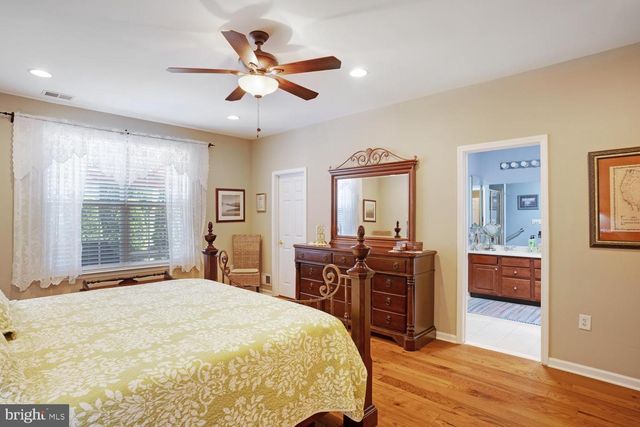 10 HARBOR PL, Barnegat, NJ 08005