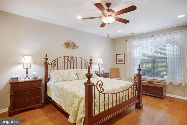 10 HARBOR PL, Barnegat, NJ 08005