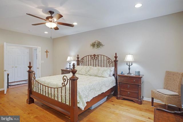 10 HARBOR PL, Barnegat, NJ 08005
