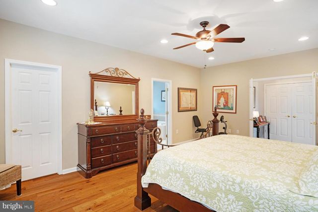 10 HARBOR PL, Barnegat, NJ 08005