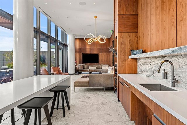682 Atlantic Ave 37K, Boston, MA 02111