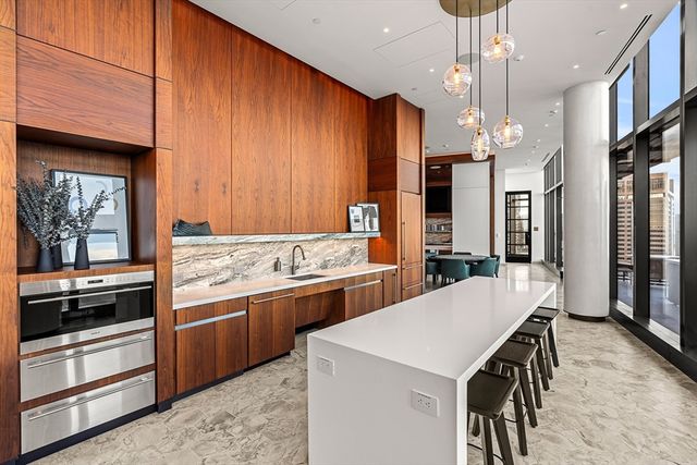 682 Atlantic Ave 37K, Boston, MA 02111