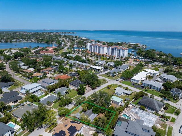 459 BAYVIEW DRIVE NE, St Petersburg, FL 33704