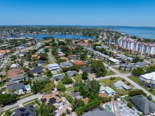 459 BAYVIEW DRIVE NE, St Petersburg, FL 33704