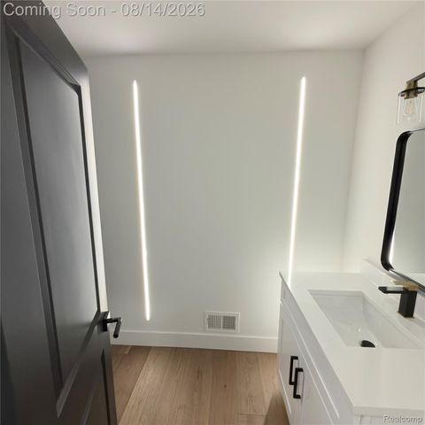 7275 Old Coach Trail, Washington Township, MI 48094