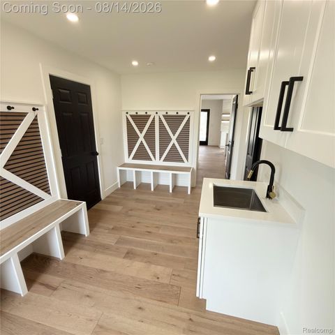 7275 Old Coach Trail, Washington Township, MI 48094