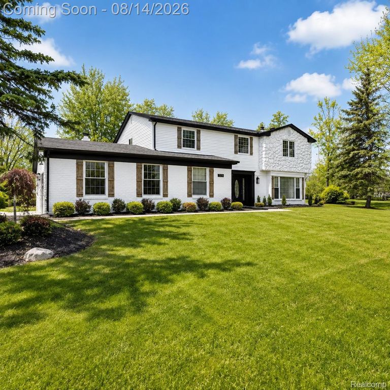 7275 Old Coach Trail, Washington Township, MI 48094