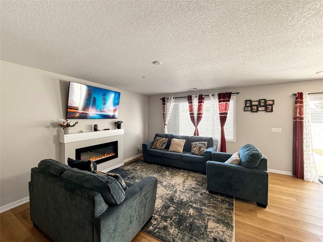 5908 NW 90th Street, Johnston, IA 50131